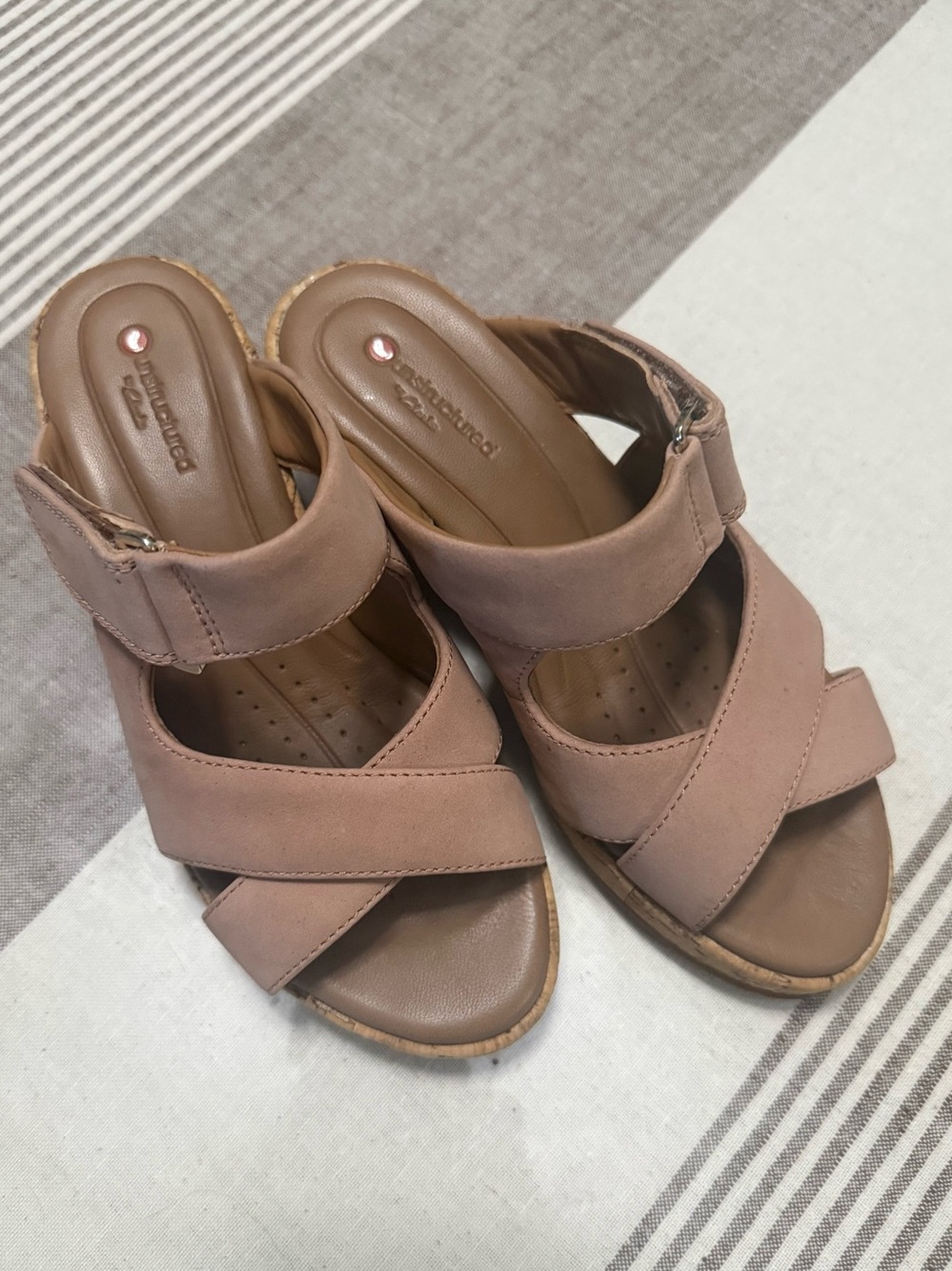 Unstructured By Clarks Women's 
Soft pink-taupe leather sandals